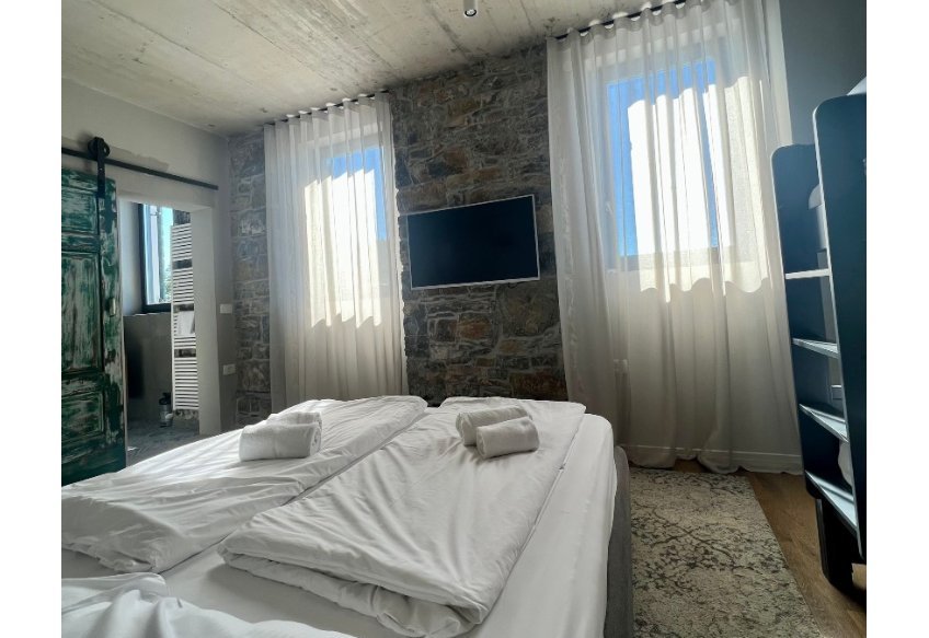 Družinska soba za 4 z lastno kopalnico - spalnica z zakonsko posteljo